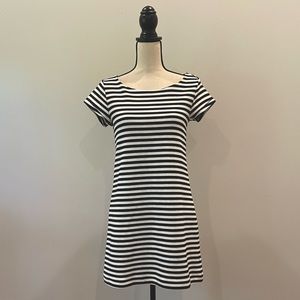 GAP black and white striped dress - Size XS